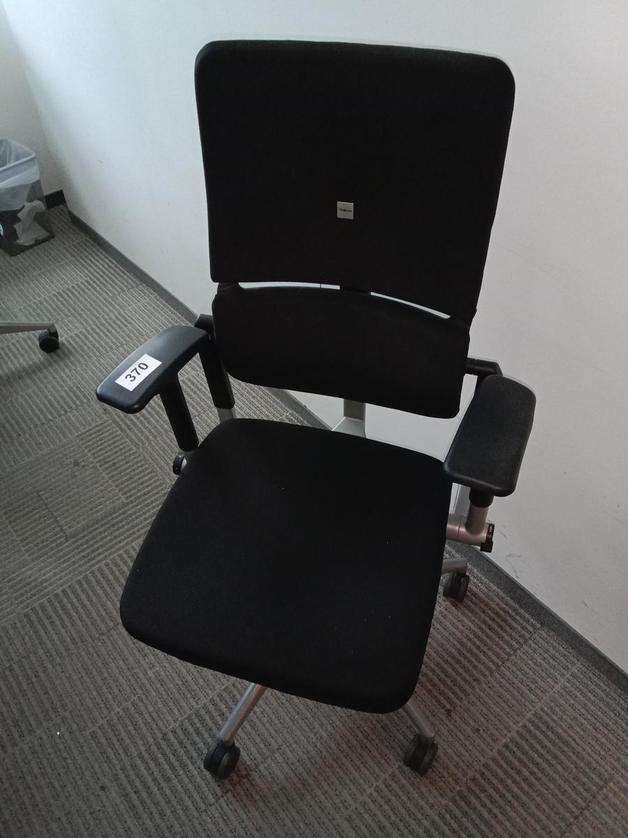 Steelcase Bürodrehstuhl, Stoffbezug, schwarz?d=2025-10-11 20:47:00