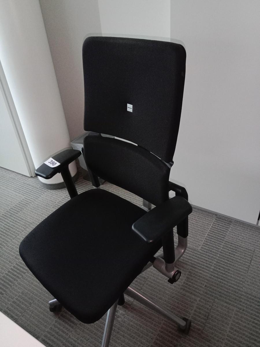 Steelcase Bürodrehstuhl, Stoffbezug, schwarz?d=2025-10-11 20:41:25