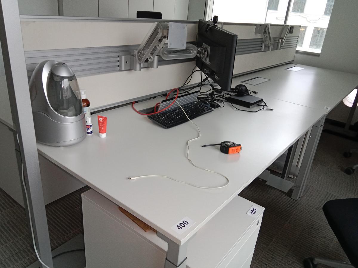 Steelcase Schreibtisch, ca. 160x90cm, weiß, mit Rückwand, mit EDV Klappe?d=2025-10-11 20:42:39