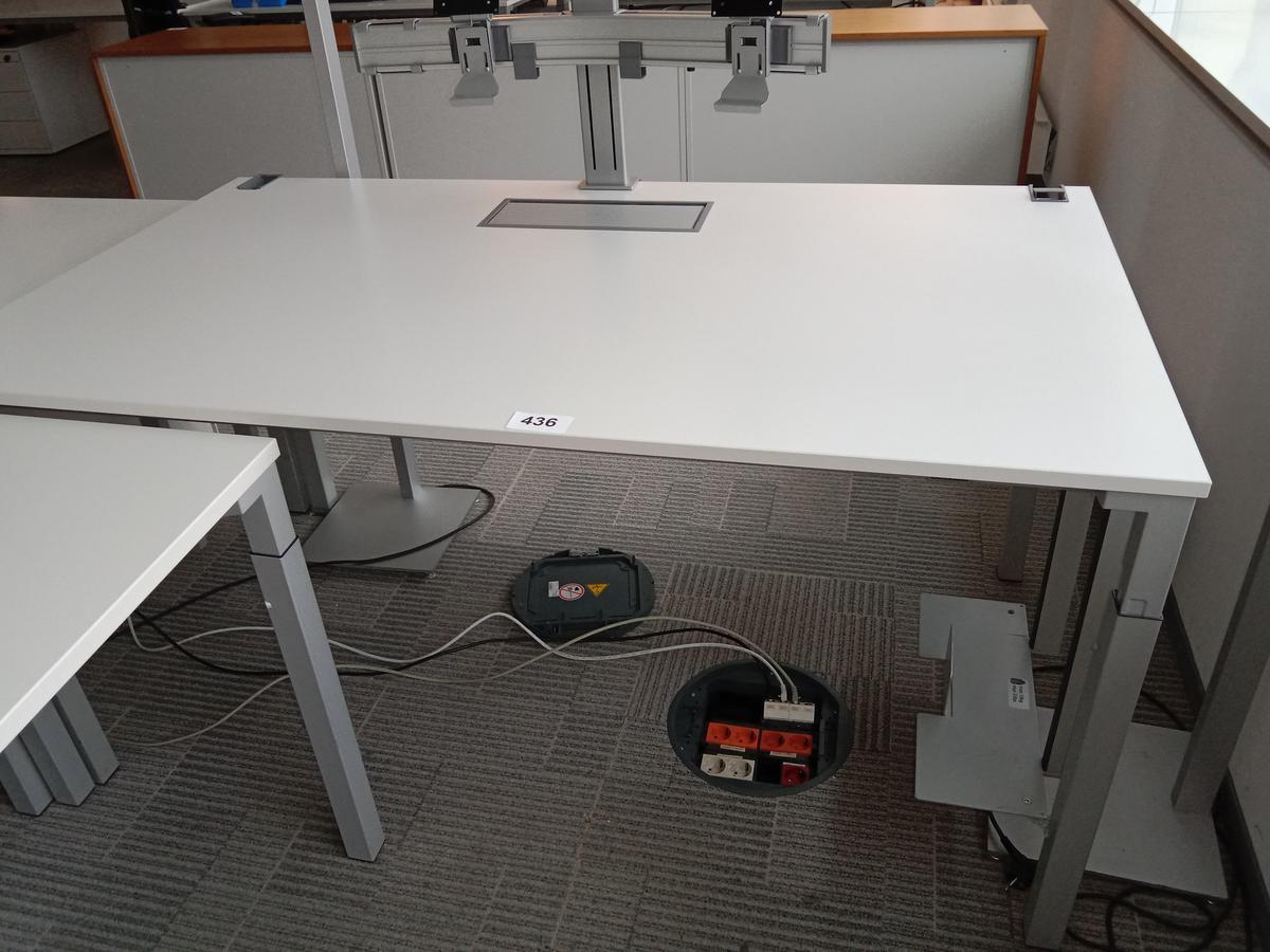 Steelcase Schreibtisch, ca. 160x90cm, weiß, ohne Rückwand, mit EDV Klappe?d=2025-10-11 20:42:45