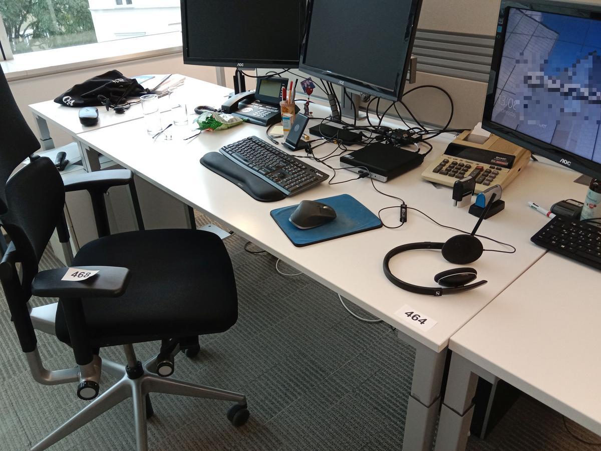 Steelcase Schreibtisch, ca. 160x90cm, weiß, mit Rückwand, mit EDV Klappe?d=2025-10-11 20:41:27
