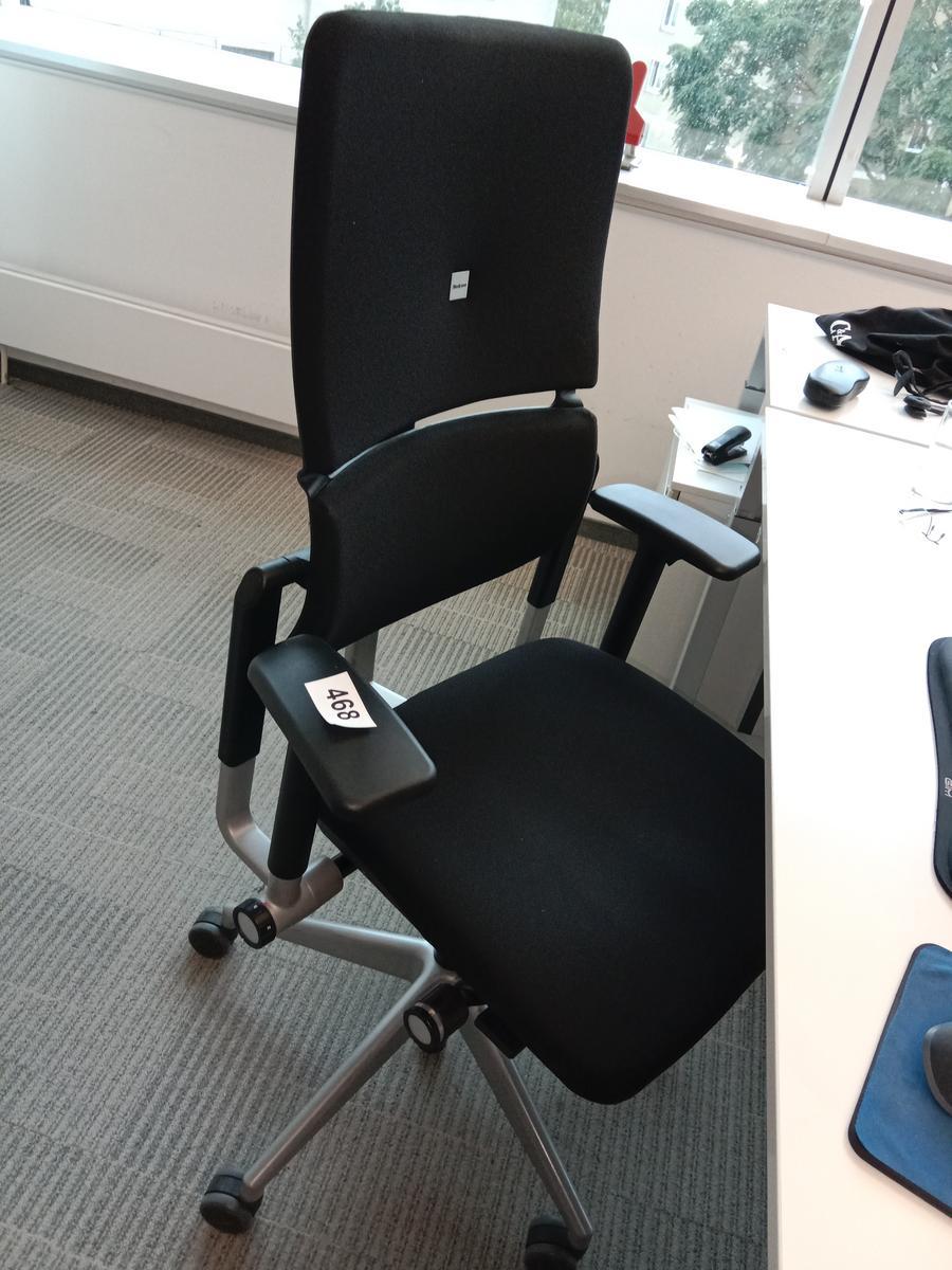 Steelcase Bürodrehstuhl, Stoffbezug, schwarz?d=2025-10-11 20:42:40