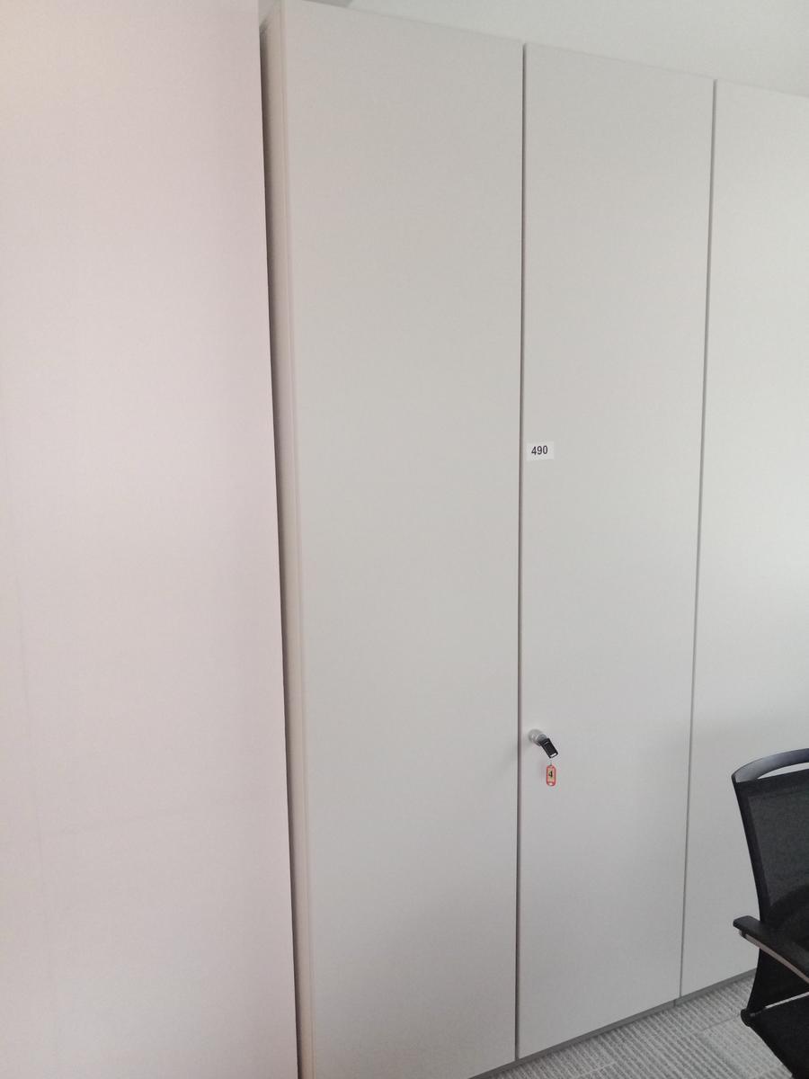 Aktenschrank, Steelcase, 6 Ordner hoch, weiß, ca. 100x45x230cm?d=2025-10-11 20:42:39