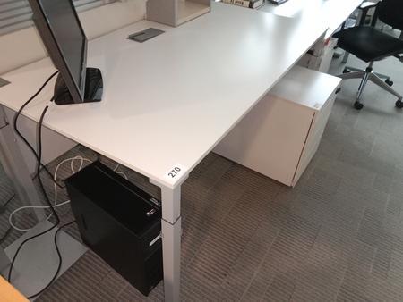 Steelcase Schreibtisch, ca. 160x90cm, weiß, ohne Rückwand, mit EDV Klappe Steelcase Schreibtisch, ca. 160x90cm, weiß, ohne Rückwand, mit EDV Klappe