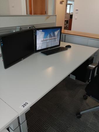 Steelcase Schreibtisch, ca. 160x90cm, weiß, mit Rückwand, mit EDV Klappe Steelcase Schreibtisch, ca. 160x90cm, weiß, mit Rückwand, mit EDV Klappe