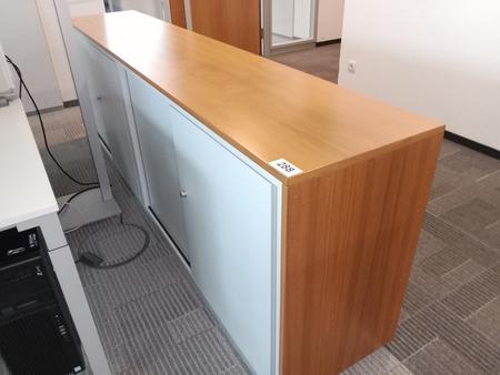 2teilige Aktenschrankkombination, Steelcase, weiß, je 120cm lang und 2 Ordner hoch 2teilige Aktenschrankkombination, Steelcase, weiß, je 120cm lang und 2 Ordner hoch