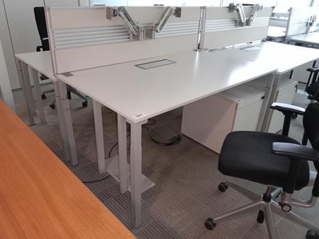 Steelcase Schreibtisch, ca. 160x90cm, weiß, ohne Rückwand, mit EDV Klappe Steelcase Schreibtisch, ca. 160x90cm, weiß, ohne Rückwand, mit EDV Klappe