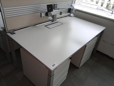 Steelcase Schreibtisch, ca. 160x90cm, weiß, mit Rückwand, mit EDV Klappe Steelcase Schreibtisch, ca. 160x90cm, weiß, mit Rückwand, mit EDV Klappe