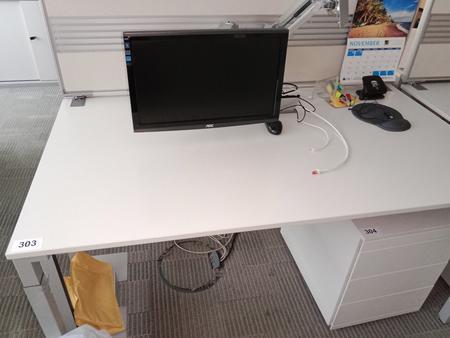 Steelcase Schreibtisch, ca. 160x90cm, weiß, mit Rückwand, mit EDV Klappe Steelcase Schreibtisch, ca. 160x90cm, weiß, mit Rückwand, mit EDV Klappe
