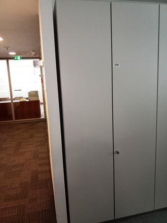 Aktenschrank, Steelcase, 6 Ordner hoch, weiß, ca. 100x45x230cm Aktenschrank, Steelcase, 6 Ordner hoch, weiß, ca. 100x45x230cm