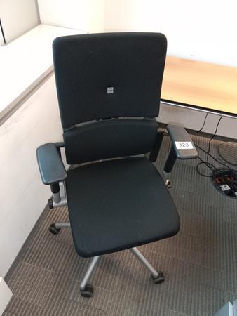 Steelcase Bürodrehstuhl, Stoffbezug, schwarz Steelcase Bürodrehstuhl, Stoffbezug, schwarz