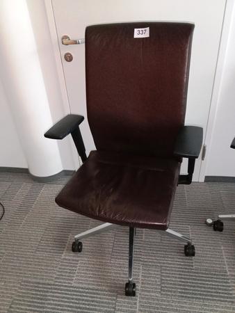 Bürodrehstuhl - Chefsessel von Bene, Lederbezug, dunkelbraun Bürodrehstuhl - Chefsessel von Bene, Lederbezug, dunkelbraun