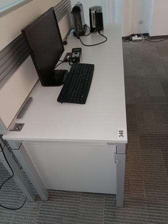 Steelcase Beistelltisch, weiß, ca. 180x60cm, mit Rückwand Steelcase Beistelltisch, weiß, ca. 180x60cm, mit Rückwand