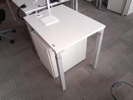 Beistelltisch von Steelcase, weiß, ca. 80x60cm Beistelltisch von Steelcase, weiß, ca. 80x60cm