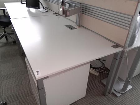 Steelcase Schreibtisch, ca. 160x90cm, weiß, ohne Rückwand, mit EDV Klappe Steelcase Schreibtisch, ca. 160x90cm, weiß, ohne Rückwand, mit EDV Klappe