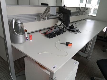 Steelcase Schreibtisch, ca. 160x90cm, weiß, mit Rückwand, mit EDV Klappe Steelcase Schreibtisch, ca. 160x90cm, weiß, mit Rückwand, mit EDV Klappe