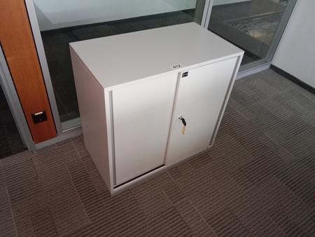 Aktenschrank, weiß, ca. 80x45x80cm Aktenschrank, weiß, ca. 80x45x80cm