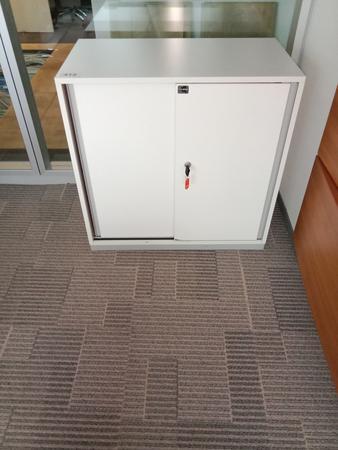 Aktenschrank, weiß, ca. 80x45x80cm Aktenschrank, weiß, ca. 80x45x80cm