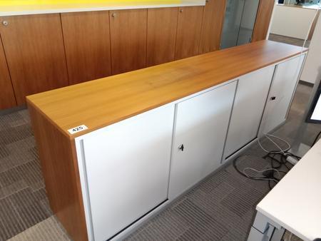 2teilige Aktenschrankkombination, Steelcase, weiß, je 120cm lang und 2 Ordner hoch 2teilige Aktenschrankkombination, Steelcase, weiß, je 120cm lang und 2 Ordner hoch