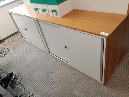 2teilige Aktenschrankkombination, Steelcase, weiß, je 120cm lang und 2 Ordner hoch 2teilige Aktenschrankkombination, Steelcase, weiß, je 120cm lang und 2 Ordner hoch