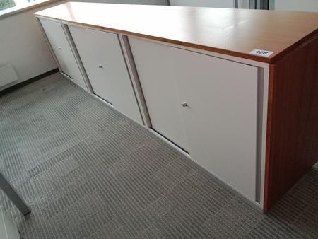 3teilige Aktenschrankkombination, Steelcase, weiß, je 100cm lang und 2 Ordner hoch 3teilige Aktenschrankkombination, Steelcase, weiß, je 100cm lang und 2 Ordner hoch