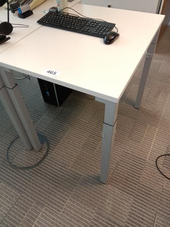 Beistelltisch von Steelcase, weiß, ca. 80x60cm Beistelltisch von Steelcase, weiß, ca. 80x60cm