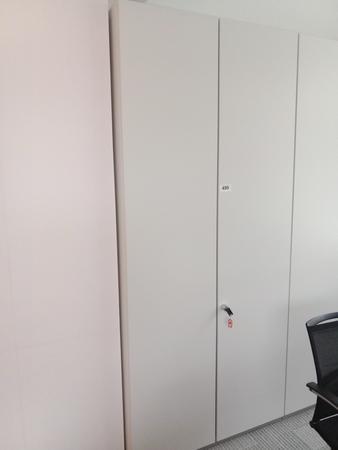Aktenschrank, Steelcase, 6 Ordner hoch, weiß, ca. 100x45x230cm Aktenschrank, Steelcase, 6 Ordner hoch, weiß, ca. 100x45x230cm