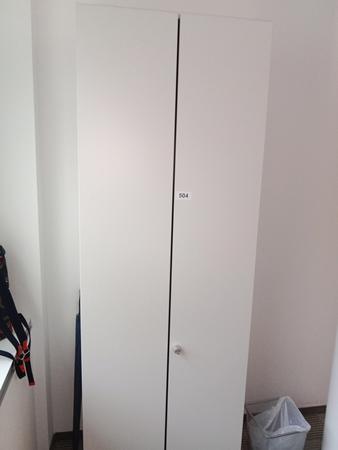 Aktenschrank, Steelcase, ca. 80x45x230cm, weiß, 6 Ordner hoch Aktenschrank, Steelcase, ca. 80x45x230cm, weiß, 6 Ordner hoch