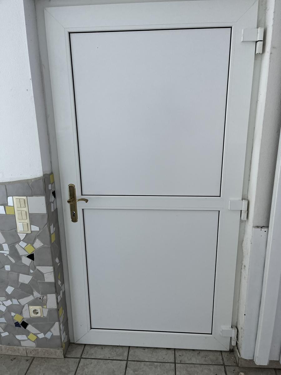 3 Stück Kunststoff-Eingangstüren weiss je ca. 85/205 cm - Selbstabbau durch den Mieter?d=2025-10-11 20:20:20