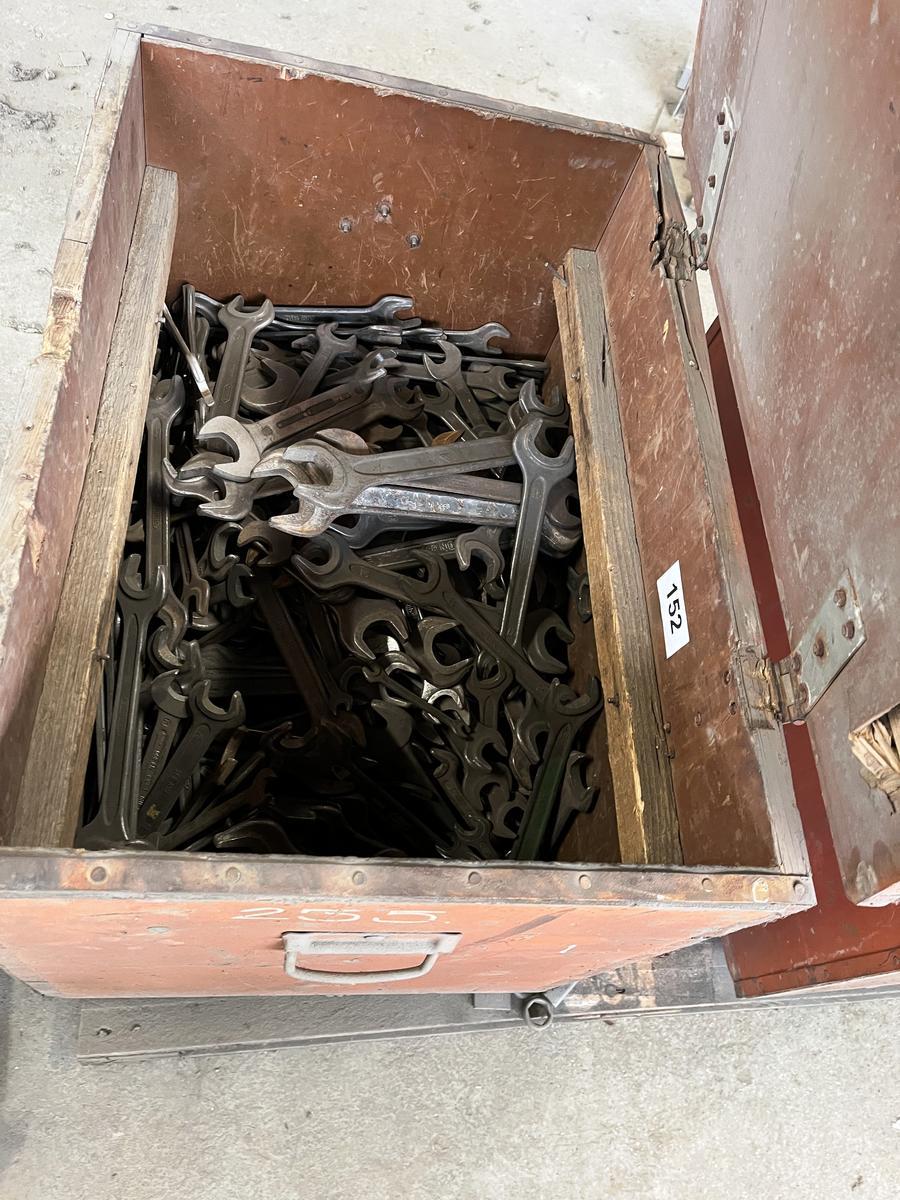Kiste mit ca. 300 Stück Gabel/Ringschlüssel befüllt?d=2025-10-14 03:51:58