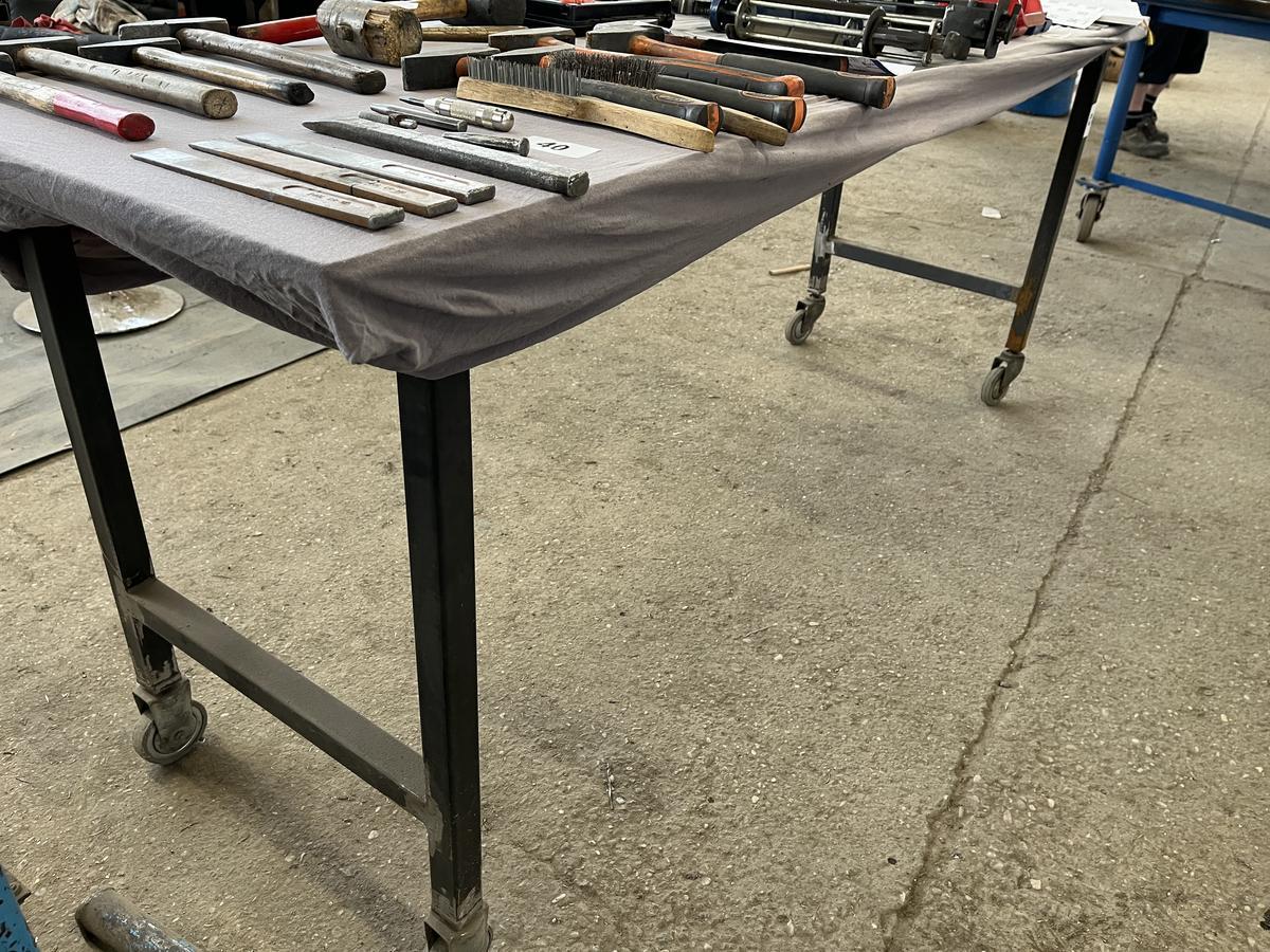 Werktisch mit Rollen ca. 225/70 cm?d=2025-10-14 01:36:38