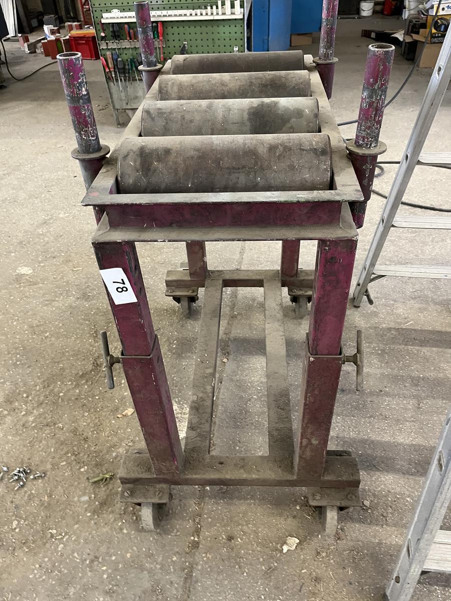 höhenverstellbarer Abrollbock mit 4 Rollen 82/50/110 cm?d=2025-10-14 01:35:56