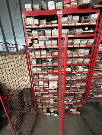 Inhalt der Regalanlage: Schrauben,Befestigungsmaterial Inhalt der Regalanlage: Schrauben,Befestigungsmaterial