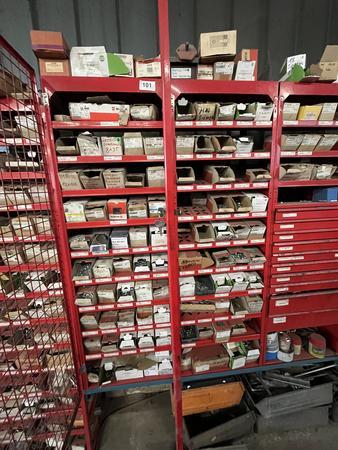 Inhalt der Regalanlage: Schrauben,Befestigungsmaterial Inhalt der Regalanlage: Schrauben,Befestigungsmaterial