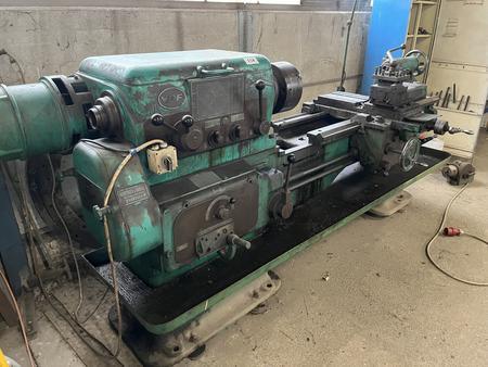 Drehbank mit 1200mm Spitzenweite mit Zubehör an Drehmessern usw. VDF - Vorführung möglich Drehbank mit 1200mm Spitzenweite mit Zubehör an Drehmessern usw. VDF - Vorführung möglich