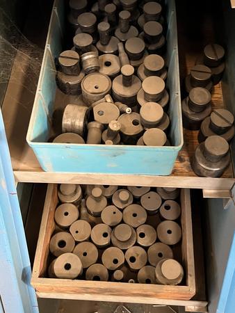 Peddinghaus 210D 11 Stanzmaschine 90/9/90 , 65/7/45,rund 34 mit Zubehör Peddinghaus 210D 11 Stanzmaschine 90/9/90 , 65/7/45,rund 34 mit Zubehör