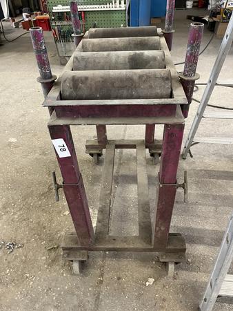 höhenverstellbarer Abrollbock mit 4 Rollen 82/50/110 cm höhenverstellbarer Abrollbock mit 4 Rollen 82/50/110 cm