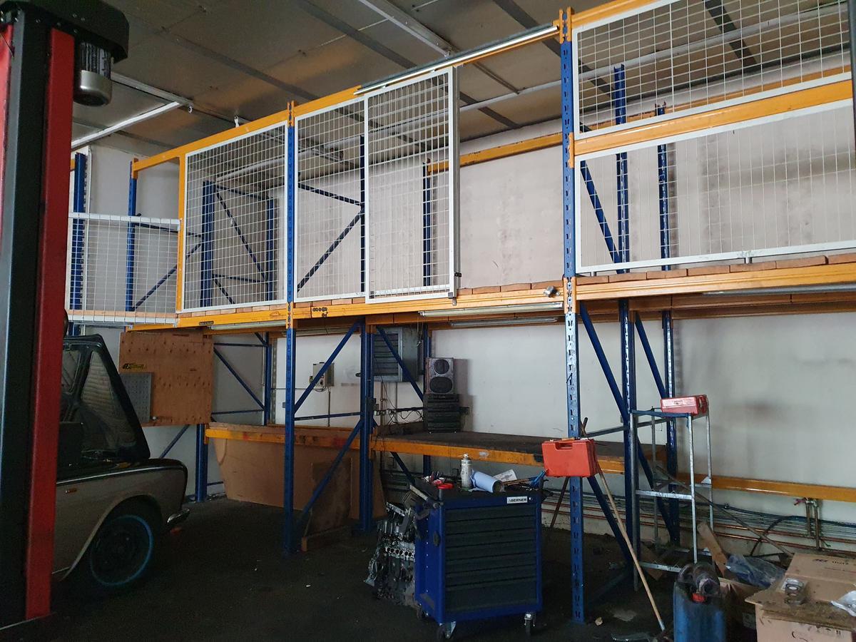 Schwerlastregal, ca. 10,12x2,12x4,15 m,mit Absicherungsgitter, 9 Steher, 29 Träger ( 270x10 cm)?d=2025-10-22 11:24:58