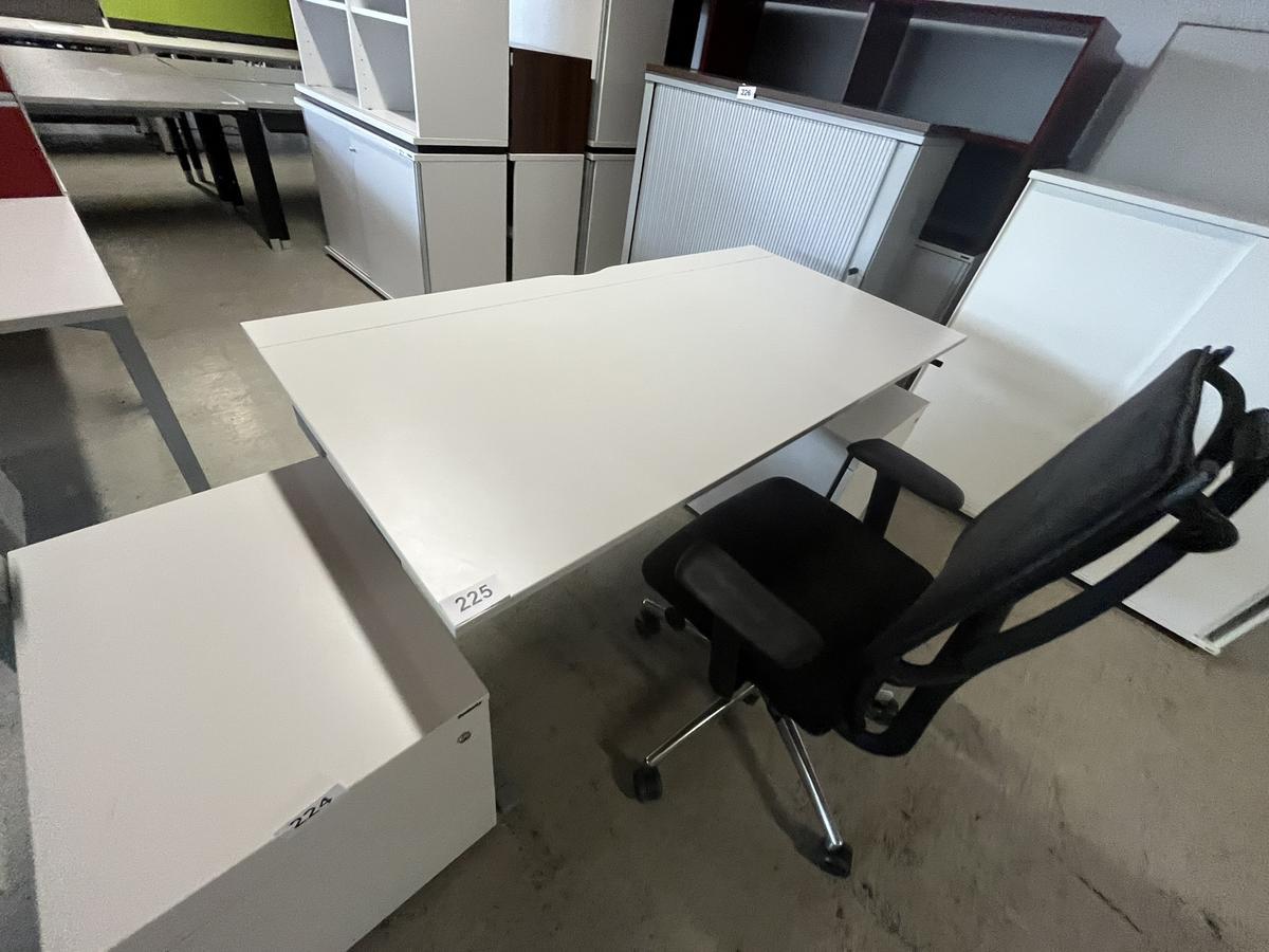 Schreibtisch ca. 160/80 cm?d=2025-10-23 12:44:54