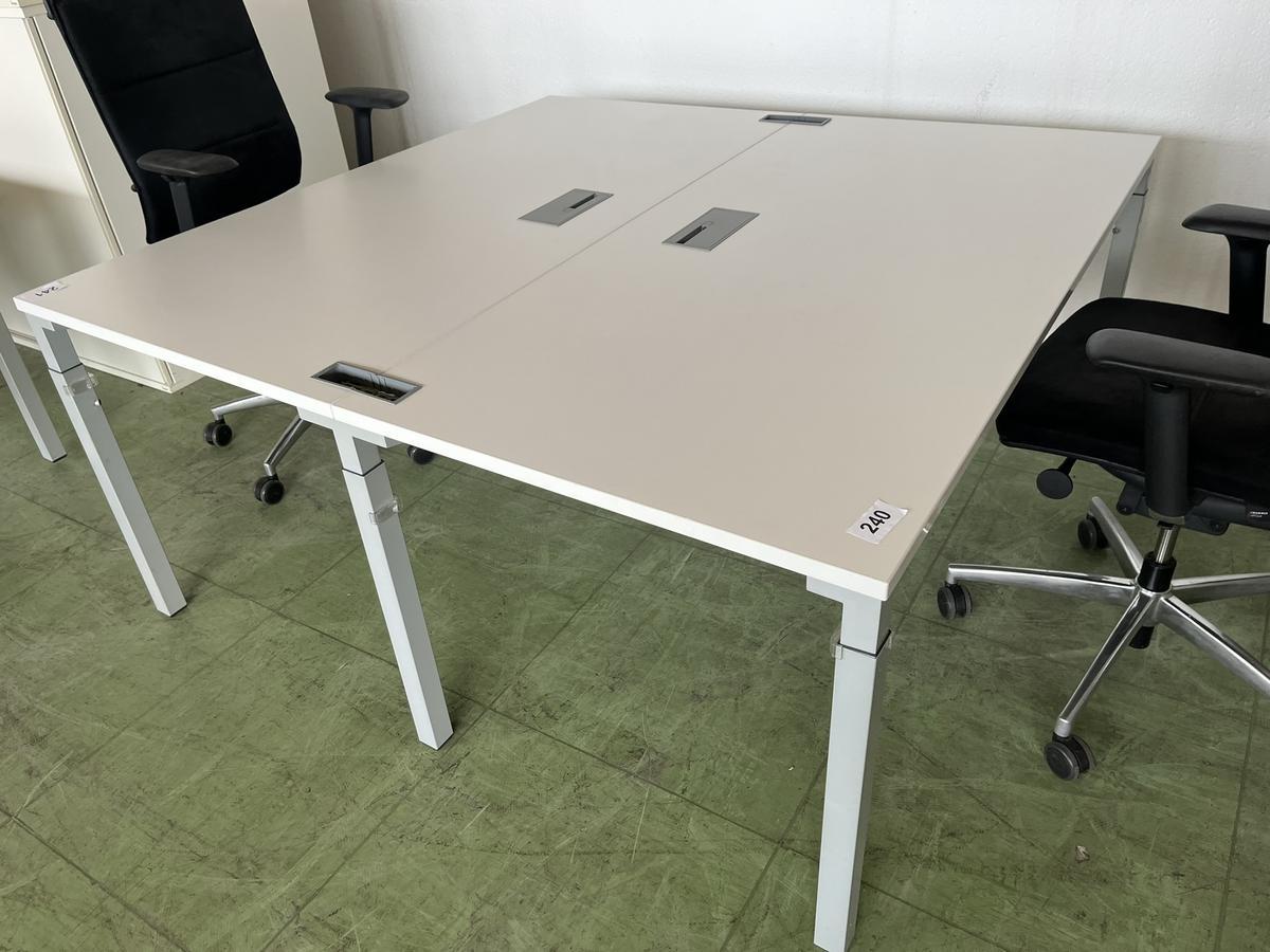 Doppel-, Arbeitsplatz je 160/80 cm mit Trennwand