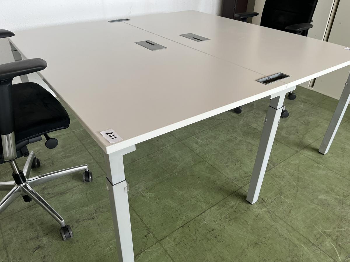 Doppel-, Arbeitsplatz je 160/80 cm mit Trennwand