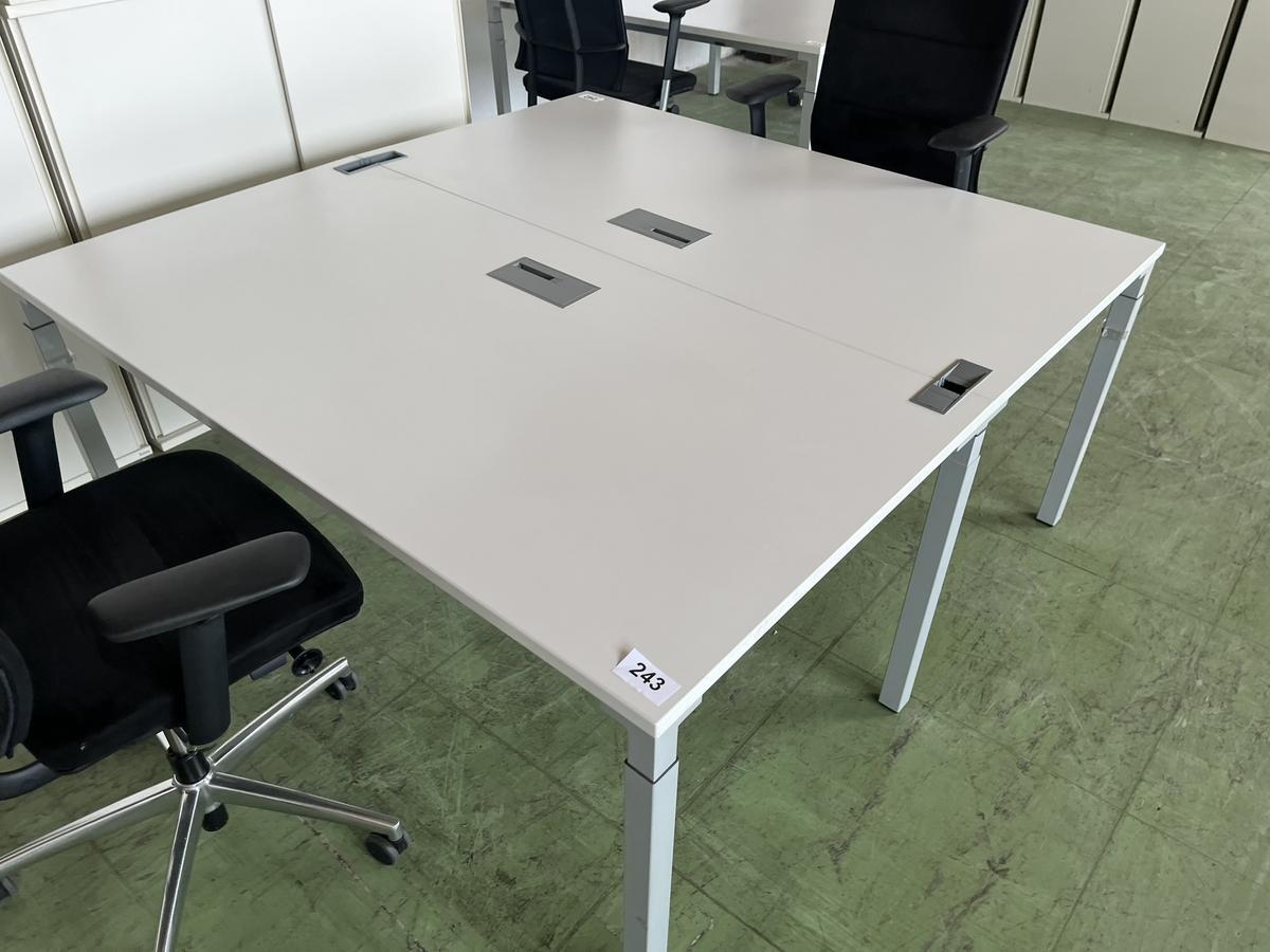 Doppel-, Arbeitsplatz je 160/80 cm mit Trennwand