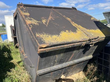 Abfallcontainermulde, mit Deckel