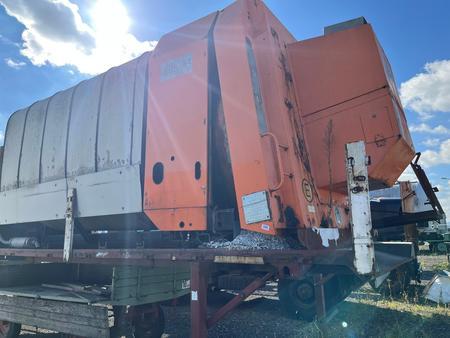 Wechselaufbau mit MUT Mllpresse und externen Stromaggregat