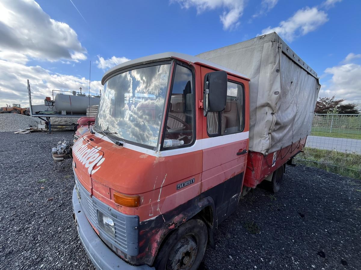Mercedes 508 D mit Pritschenaufbau Almdudler Plane, BJ 06/1984, 63 kW, Diesel, rot?d=2025-12-05 03:39:45