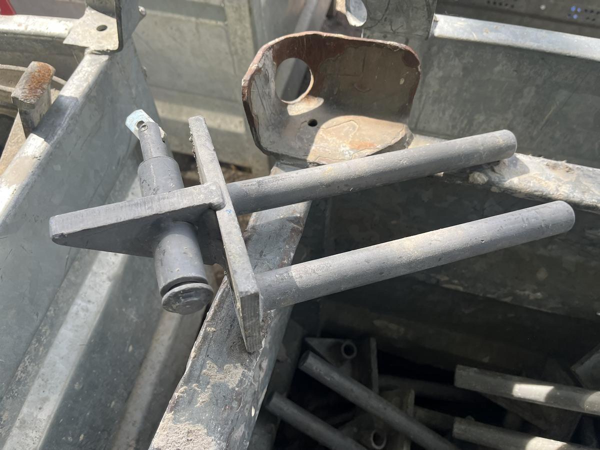 72 Stück = 1 DOKA Box mit Schutzgerüst Fixierungen