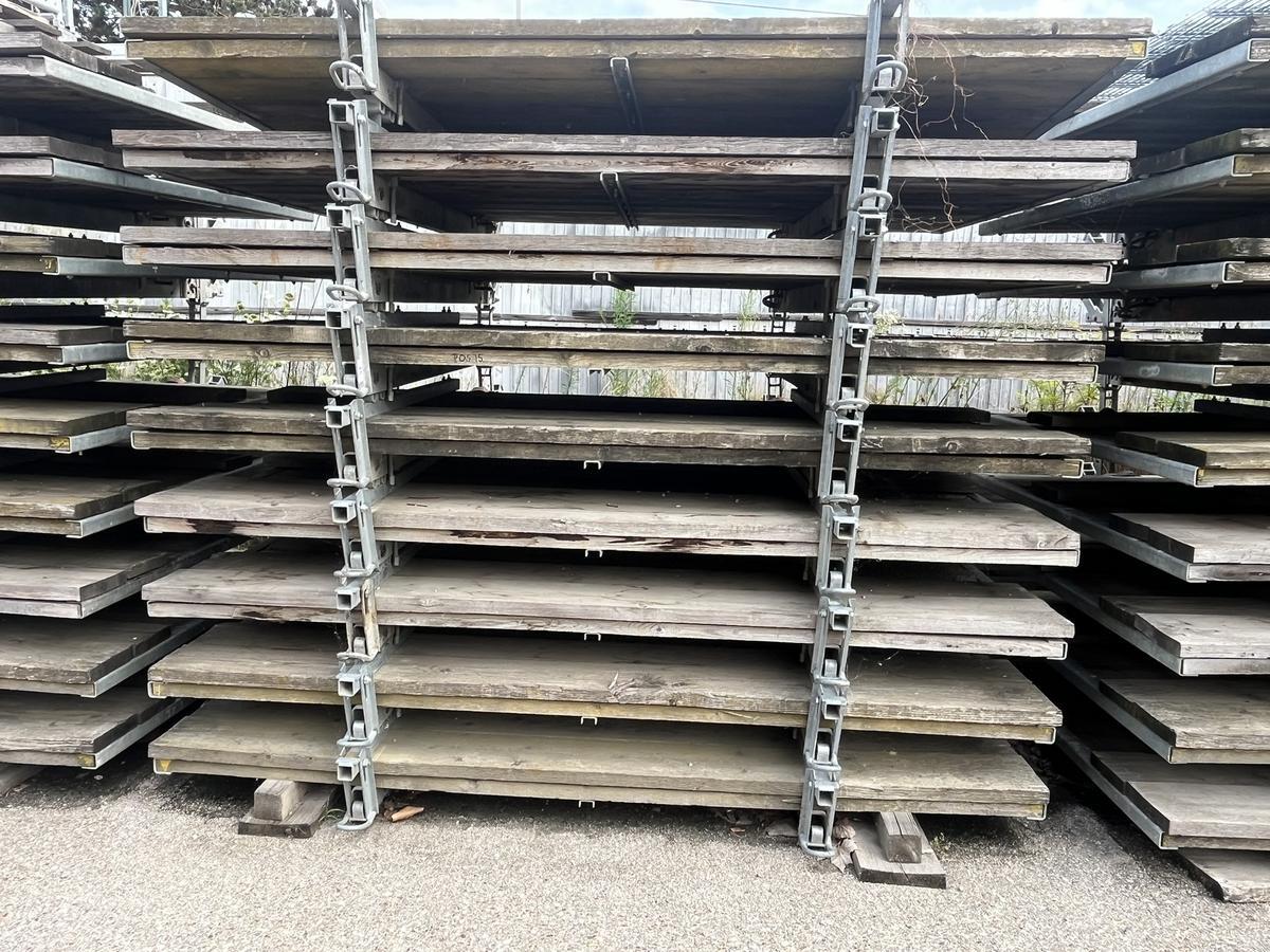 9 Stk. Arbeitsgerüstbühnen für Doka Schalung ca. 300 x 180 cm