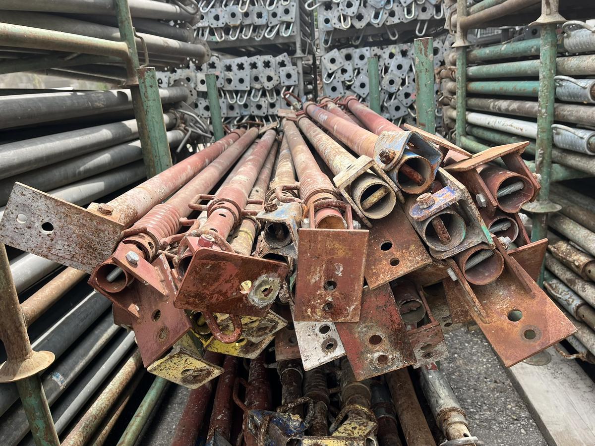 31 Stk. Ringer Schrägstützen lackiert ca. 300 cm?d=2025-10-29 10:46:42