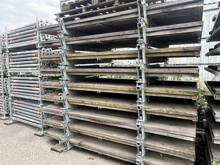 9 Stk. Arbeitsgerüstbühnen für Doka Schalung ca. 300 x 180 cm 9 Stk. Arbeitsgerüstbühnen für Doka Schalung ca. 300 x 180 cm