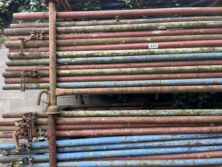 ca. 38 Stk. Gerüstrahmen mit Zubehörteilen ca. 38 Stk. Gerüstrahmen mit Zubehörteilen